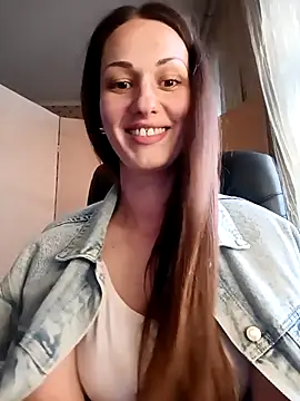 LunaCrystall online show from 7, 4, 2026