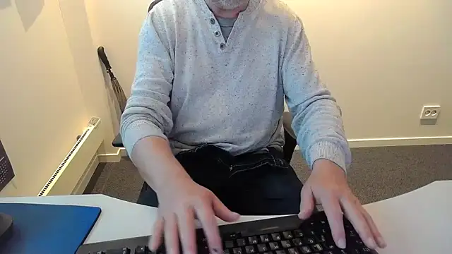 Snapshot of Buggemann chatting on 4, 6, 2026 Buggemann online show from 4, 6, 2026