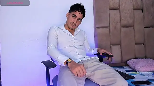 Snapshot of Christopher_Harris_ chatting on 17, 4, 2026 Christopher Harris online show from 17, 4, 2026