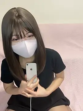 Snapshot of ichigonoiichan chatting on 23, 4, 2026 ichigonoiichan online show from 23, 4, 2026