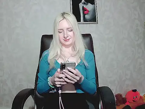 Snapshot of SilkMuseX chatting on 17, 3, 2026 SilkMuseX online show from 17, 3, 2026