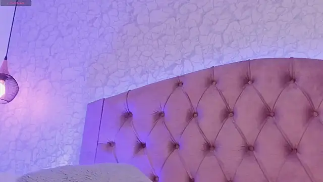 Snapshot of saraa_joness_ chatting on 17, 5, 2026 saraa joness online show from 17, 5, 2026