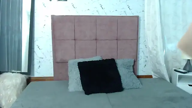 Daniela Lunax online show from 2, 4, 2026
