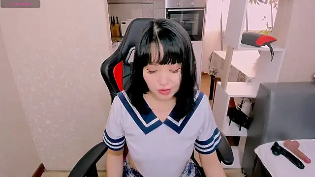 Akiko Yun online show from 14, 10, 2025