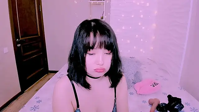 Akiko Yun online show from 10, 1, 2026