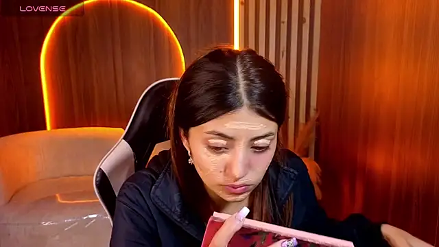 Lia queen tx online show from 19, 4, 2026