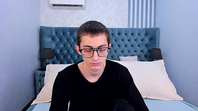 Snapshot of RonBevs chatting on 16, 4, 2026 RonBevs online show from 16, 4, 2026