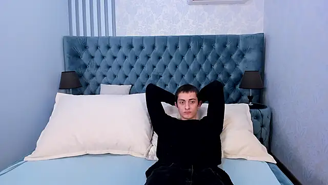 Snapshot of RonBevs chatting on 16, 4, 2026 RonBevs online show from 16, 4, 2026
