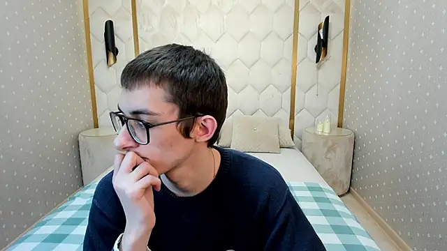 Snapshot of RonBevs chatting on 3, 5, 2026 RonBevs online show from 3, 5, 2026