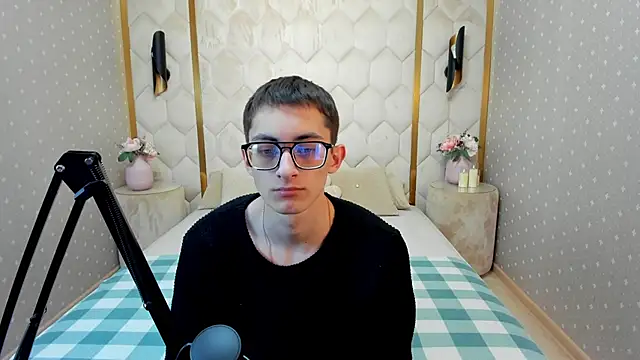Snapshot of RonBevs chatting on 6, 5, 2026 RonBevs online show from 6, 5, 2026