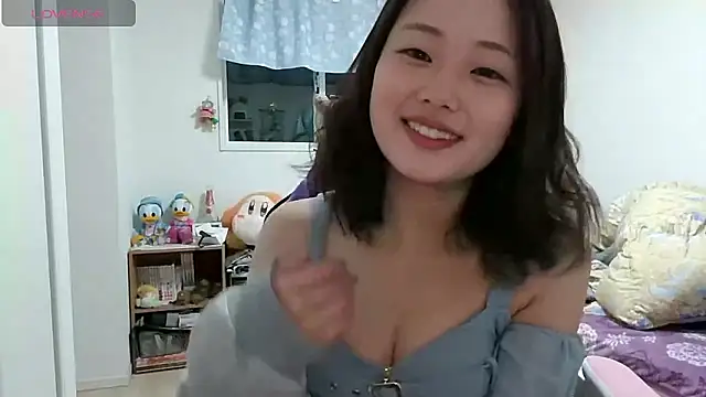 Snapshot of MoMochan_jp chatting on 9, 5, 2026 MoMochan jp online show from 9, 5, 2026