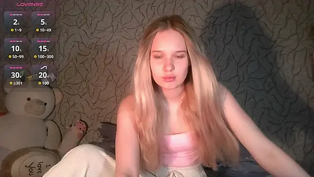 Snapshot of Alice_Pleasance chatting on 4, 6, 2026 Alice Pleasance online show from 4, 6, 2026