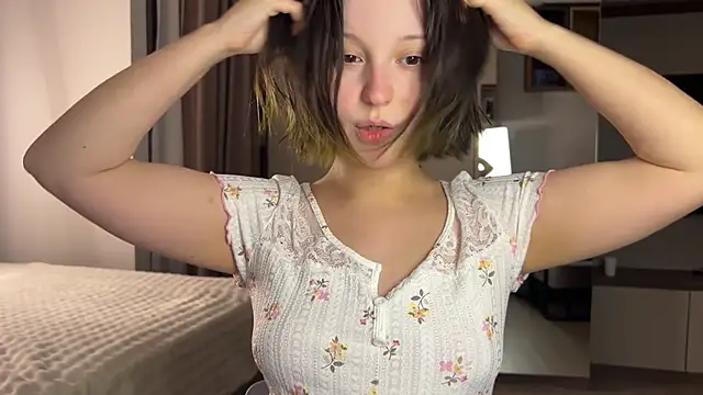 emilyy xoxo online show from 15, 4, 2026