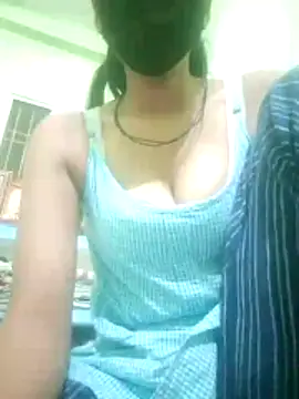 Snapshot of nidhiyadav00 chatting on 17, 4, 2026 nidhiyadav00 online show from 17, 4, 2026