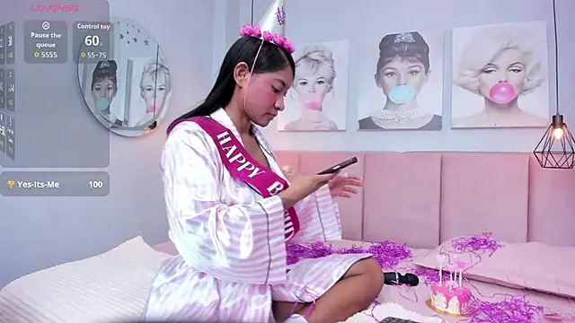 tifannygrey  online show from 28, 4, 2026