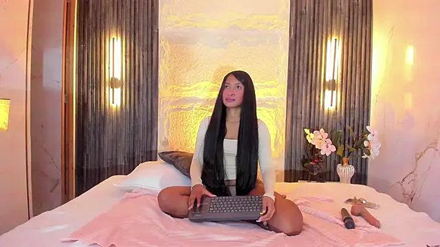 Snapshot of tifannygrey_ chatting on 4, 6, 2026 tifannygrey online show from 4, 6, 2026