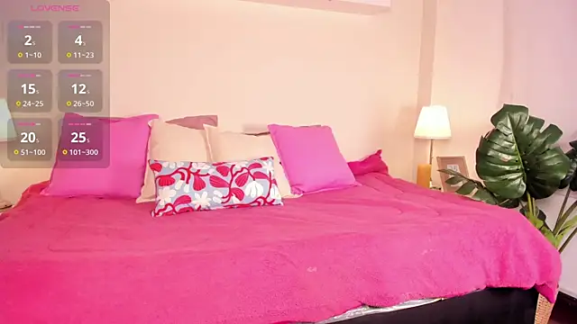 Snapshot of cuttie_blondie chatting on 14, 7, 2026 cuttie blondie online show from 14, 7, 2026