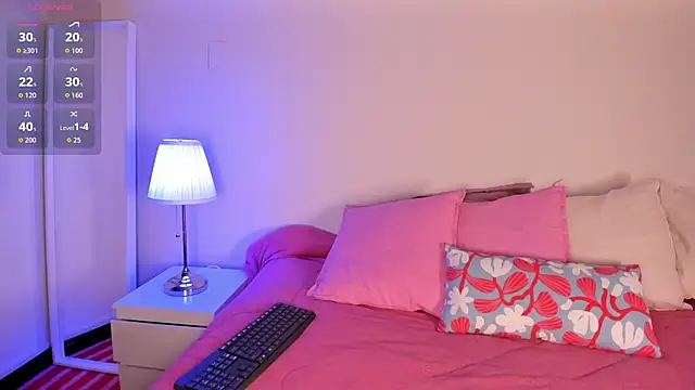 Snapshot of cuttie_blondie chatting on 22, 7, 2026 cuttie blondie online show from 22, 7, 2026