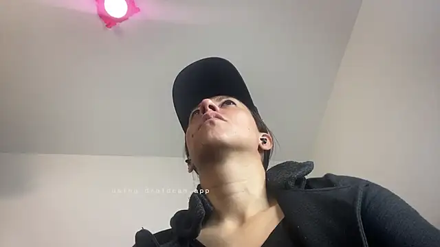 Snapshot of ItsAmara chatting on 10, 4, 2026 ItsAmara online show from 10, 4, 2026