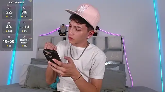 Snapshot of tiam_muller_fenix chatting on 4, 6, 2026 tiam muller fenix online show from 4, 6, 2026