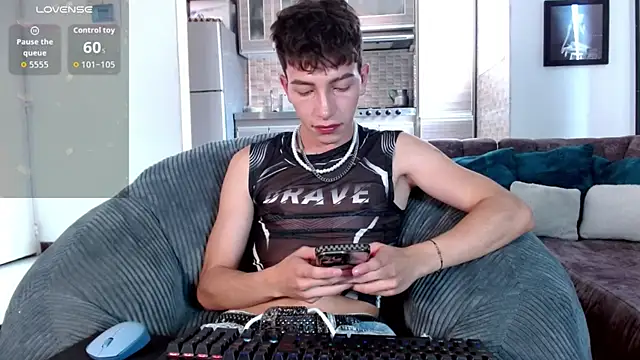 Snapshot of tiam_muller_fenix chatting on 6, 8, 2026 tiam muller fenix online show from 6, 8, 2026