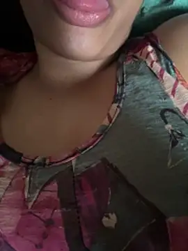Snapshot of Snowygirl11 chatting on 8, 4, 2026 Snowygirl11 online show from 8, 4, 2026
