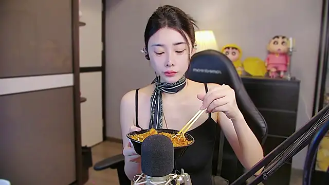 Snapshot of XiaoYuBao- chatting on 12, 7, 2026 XiaoYuBao- online show from 12, 7, 2026