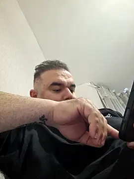 Snapshot of bigmillz32 chatting on 25, 3, 2026 bigmillz32 online show from 25, 3, 2026