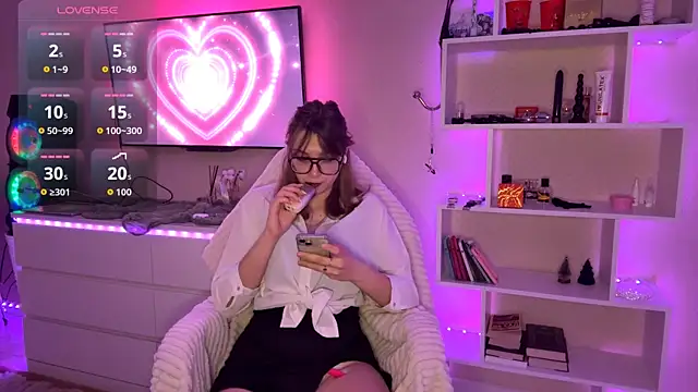 Olivia 132 online show from 8, 4, 2026