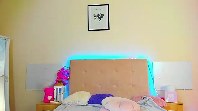 MelanieCuty online show from 7, 6, 2026
