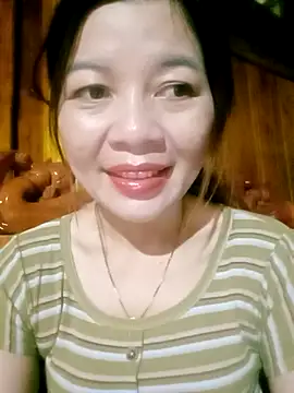 Yiyi102300 online show from 12, 4, 2026