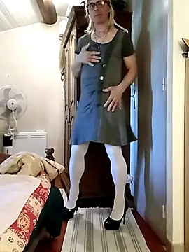 stephie83 online show from 4, 4, 2026