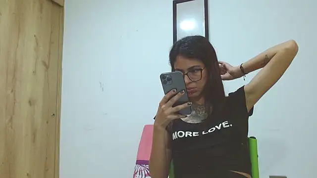 Snapshot of Emily_Lopera chatting on 30, 5, 2026 Emily Lopera online show from 30, 5, 2026