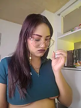 Snapshot of Alejitha-23 chatting on 25, 4, 2026 Alejitha-23 online show from 25, 4, 2026