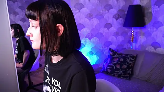 Velvet Lily online show from 4, 4, 2026