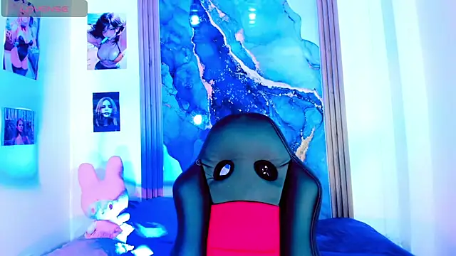 Snapshot of blonde_queen- chatting on 8, 4, 2026 blonde queen- online show from 8, 4, 2026