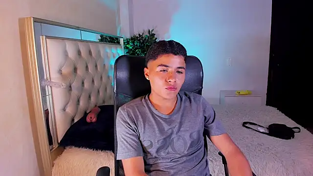 Liam Dustin online show from 4, 6, 2026