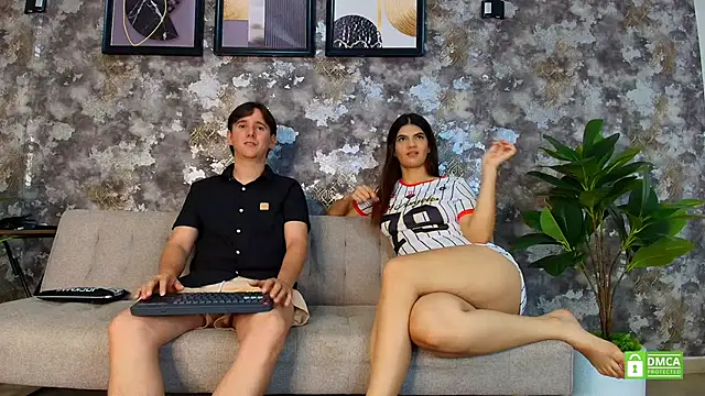 Snapshot of Mariana_and_Ronny chatting on 22, 6, 2026 Mariana and Ronny online show from 22, 6, 2026