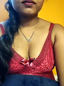 Snapshot of hotmiki chatting on 4, 4, 2026 hotmiki online show from 4, 4, 2026
