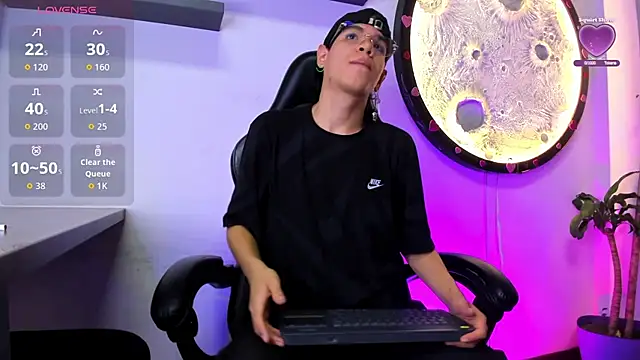 Bennet-Grayy online show from 19, 4, 2026