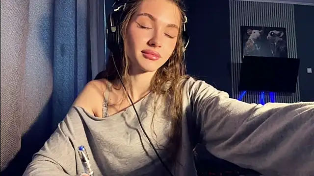 Snapshot of Veluxe chatting on 15, 3, 2026 Veluxe online show from 15, 3, 2026