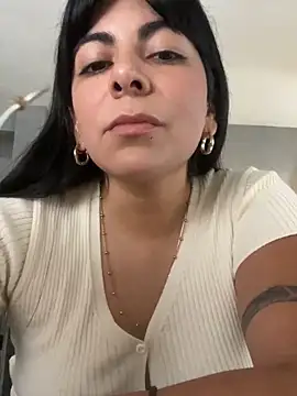 Snapshot of hey_cattt chatting on 27, 3, 2026 hey cattt online show from 27, 3, 2026