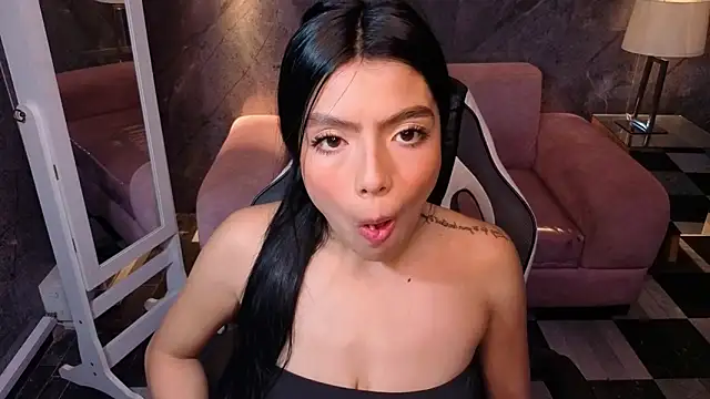 Snapshot of _Charlottee_b chatting on 6, 4, 2026 Charlottee b online show from 6, 4, 2026