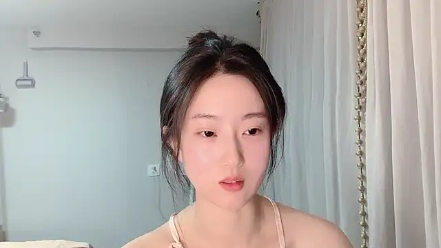 Snapshot of 1X-yiyi chatting on 8, 6, 2026 1X-yiyi online show from 8, 6, 2026