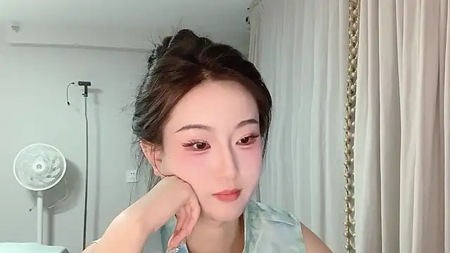 Snapshot of 1X-yiyi chatting on 23, 6, 2026 1X-yiyi online show from 23, 6, 2026