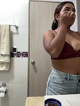 yuliana056 online show from 7, 4, 2026