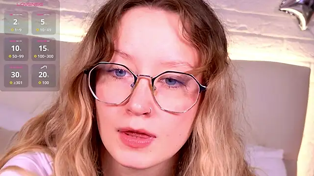 Snapshot of AmelieViolet chatting on 3, 6, 2026 AmelieViolet online show from 3, 6, 2026