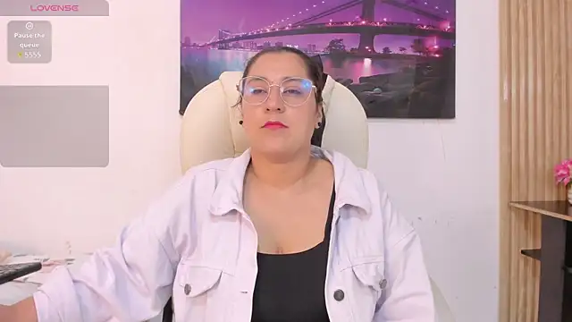 Reina Mia1 online show from 17, 4, 2026
