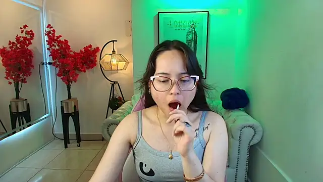 Snapshot of Shady_bug chatting on 18, 5, 2026 Shady bug online show from 18, 5, 2026