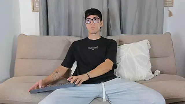 etham wolf1 online show from 1, 4, 2026